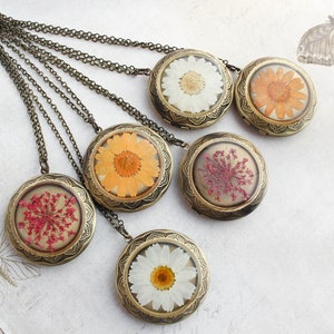 Floral Locket Necklace, Real Dried Flower, Yellow Pressed Daisy, Large Round Pendant, Resin Jewelry, Gift for Women, Dried Plant, Sunflower