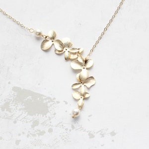 Orchid Flower Necklace, Pearl Necklace, Gold Bridal Jewelry, Bridesmaids gift for her, Gift for Mom, Gift for Sister, Floral Pendant