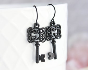 Heart Hook dangling Earrings Key Vintage Earrings Black Chain  Earring Collectible Jewelrys