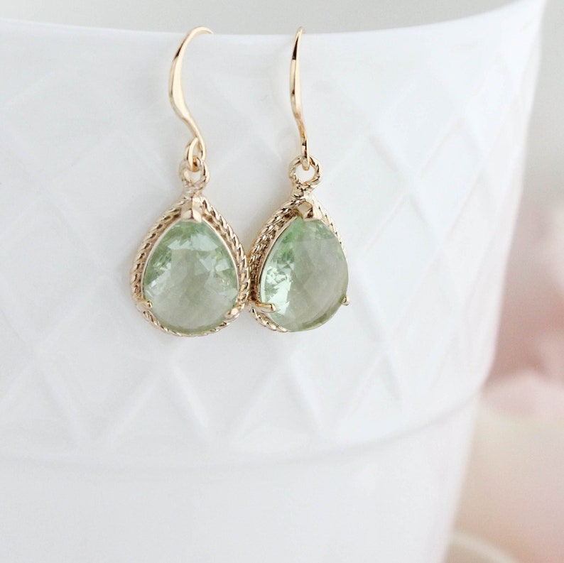 Light Green Glass Earrings, Sparkling Chrysolite Glass Jewel, Modern Pear Drop Earrings Sparkle Gold Teardrop Gift for Women Bridesmaids Light Green