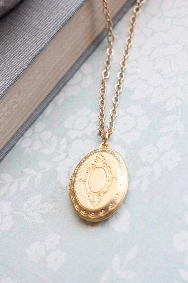 Gold Locket Necklace Oval Keepsake Locket Pendant Photo Locket Etsy