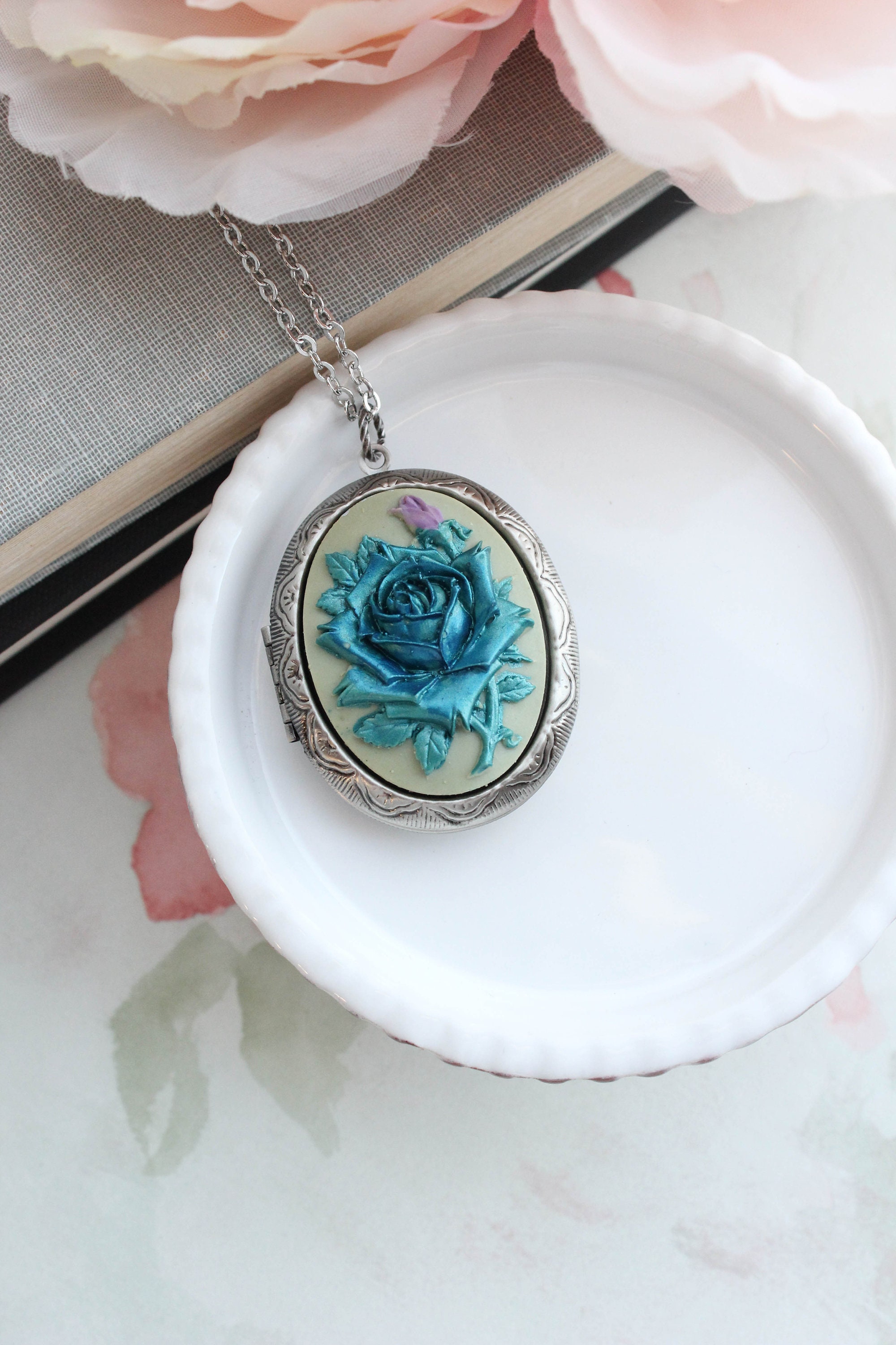 Discover our Dark Romance Goddess Oval Porcelain Cameo Locket Necklace –  SOMEFANCYNAME
