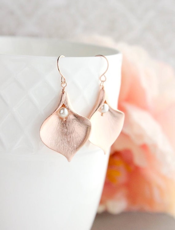 Lily and shop rose jewellery