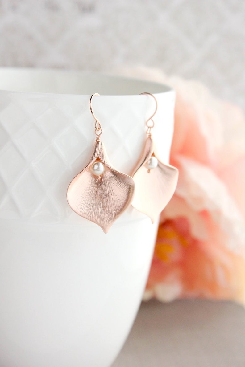Lily Gold Earrings main image 0