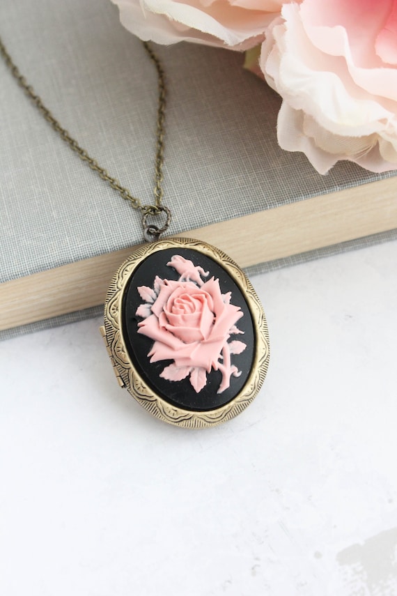 Pink Rose Locket Necklace Black and Pink Large Oval Photo Locket Pendant Victorian Style Gift for Mom Romantic Keepsake Jewelry Gold Brass Etsy UK