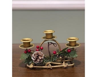 7.5インチ クリスマス ゴールド メタル テーパーホルダー 赤いベリー 松ぼっくり装飾