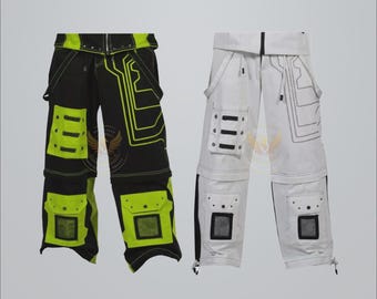 Könnte beinhalten: Zwei Cargohosen. Eine Hose ist schwarz mit neongrünen Akzenten und Leiterplattendesigns. Die andere Hose ist weiß mit grauen Leiterplattendesigns. Beide haben mehrere Taschen und einzigartige Details.
