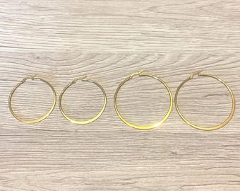 ハンドメイドのゴールドチタンフープイヤリング、低刺激性、軽量、防水（50 mm、60 mm）
