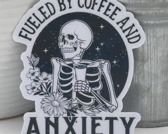 Pegatina "Alimentado por café y ansiedad" / Calcomanía para portátil con humor negro