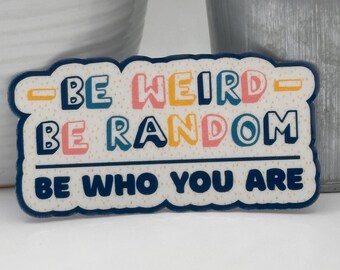 Be Weird Be Random Sticker Be Who You Are – Neurodivergent Pride, zelfexpressie vinyl sticker, sticker laptop en waterfles, geestelijke gezondheid