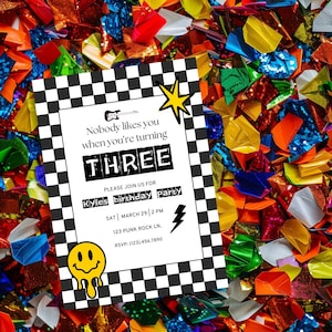 Invito per il terzo compleanno di un bambino in stile punk rock, invito per festa ispirato ai Blink 182, nessuno ti apprezza quando compi tre anni, modello modificabile