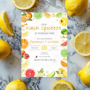 Main Squeeze verjaardagsuitnodiging, Citrus eerste verjaardagsuitnodiging, onze belangrijkste Squeeze Party, zomerfruit meisje verjaardag, bewerkbare sjabloon