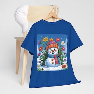 Schneemann im Blumengarten T-Shirt: Happy Winter Graphic Tee