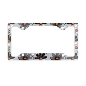 Marco de matrícula metálico con diseño floral: decoración única para el automóvil
