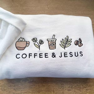 Geborduurde koffie en Jezus ronde hals: christelijke gezellige trui