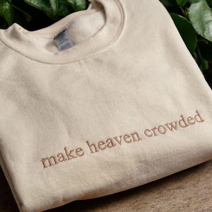 Make Heaven Crowded geborduurd sweatshirt – hoodie christelijk geloof – religieus familiecadeau, God is Good kleding, op geloof gebaseerde outfit