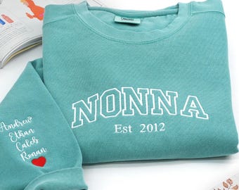 Sweat-shirt Nonna brodé Comfort Colors avec noms de petits-enfants