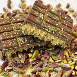 Handmade Dubai Chocolate Bar, Pistachio Kunafa Chocolate, Luxury Pistachio Bar, Famous Viral Dubai Chocolate