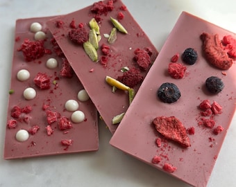 Handmade Ruby Chocolate Bar: Dried Berries & Pistachio
