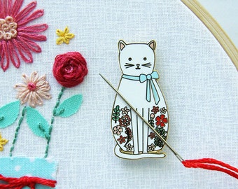 Floral Cat - Magnetic Embroidery Needle Minder