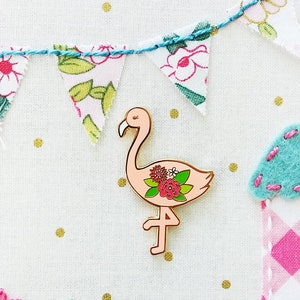 Flossie the Flamingo Magnetic Embroidery Needle Minder image 1