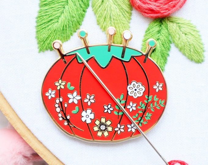 Vintage Tomato Pin Cushion Magnetic Needle Minder