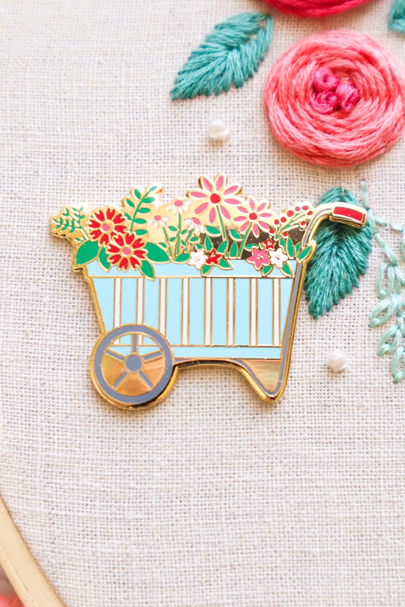 Spring Floral Wheelbarrow Magnetic Needle Minder image 5