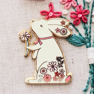 Floral Bunny Needle Minder imagem 1