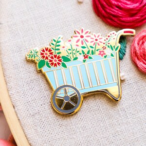 Spring Floral Wheelbarrow Magnetic Needle Minder image 4