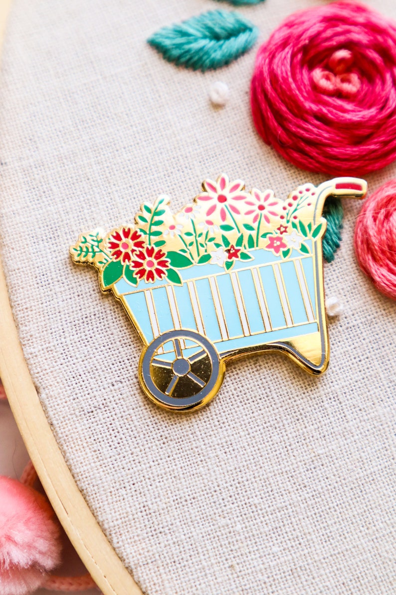 Spring Floral Wheelbarrow Magnetic Needle Minder image 4