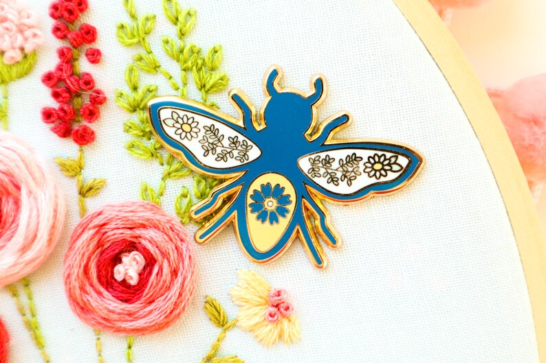 Sweet Bee Magnetic Needle Minder image 3