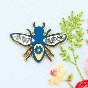 Sweet Bee Magnetic Needle Minder image 2