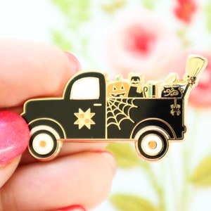 Halloween Vintage Truck Magnetic Needle Minder