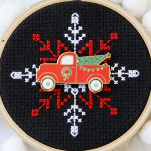 Christmas Truck Magnetic Needle Minder