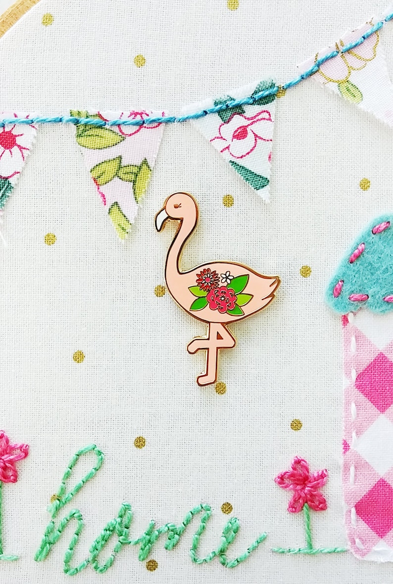 Flossie the Flamingo Magnetic Embroidery Needle Minder image 1