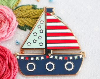 Summer Sailboat Magnetic Needle Minder