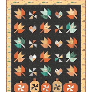 Może przedstawiać: Wzór patchworkowy na kołdrę zatytułowany "Fall in Love" z czarnym tłem i kolorowym wzorem patchworkowym przedstawiającym liście, serca i wiatraki. Kołdra ma wymiary 66 cali na 82 cali.