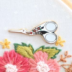 Embroidery Scissors Magnetic Needle Minder