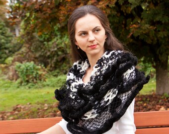 Snood Scarf Shawl Tube Fur Netting White and Black