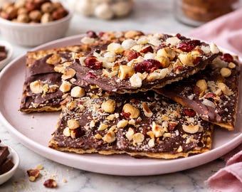 Corteccia di matzo ricoperta di cioccolato, dolce pasquale facile con 4 ingredienti, dolcetto al caramello