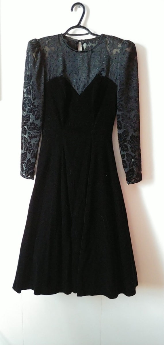 SALE! 25% Off Dress VINTAGE Black Velvet Sweethear