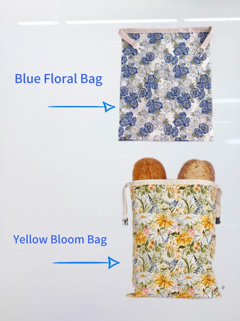 Op de afbeelding: Twee bloemenpatroon tassen worden getoond. De bovenste tas is wit met blauwe bloempatronen. De onderste tas, gevuld met brood, heeft een geel bloemenpatroon. De tekst luidt "Blue Floral Bag" en "Yellow Bloom Bag".