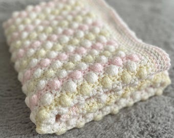 Couverture au crochet / Couverture à pompon / Couverture pastel / Petite couverture / Couverture faite main / Couverture au crochet / Afghan / Couverture pour bébé