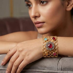 Pulsera tipo brazalete Boho multicolor con piedras, brazalete dorado con diseño de filigrana, joyería ajustable, brazalete étnico tradicional, brazalete de estilo victoriano.