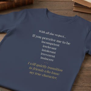 Med all respekt T-shirt — Quiet Conviction Typography Tee, diskret statement-tröja, present till pappa, morfar eller pensionär