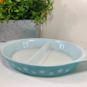 Vintage 1950’s Pyrex Snowflake 1 1/2 Quart Divided Casserole Ovenware