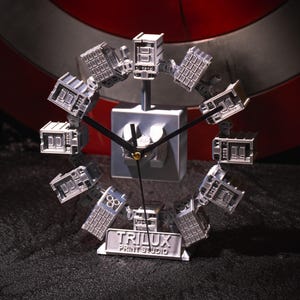 Interstellär uthållighetsklocka Sci-fi rymddekor | Unik filmpresent till pappa/pojkvän | 3D-utskriven filmklocka futuristisk skrivbordsklockkonst