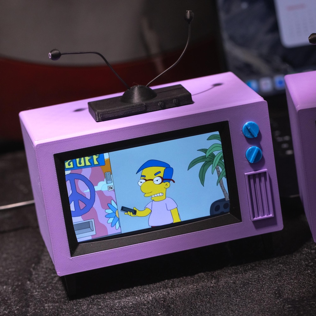 Mini Monitor Retro HDMI em Formato de TV para Secretária