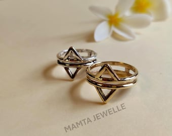 V förmiger Ring, Statement Ring, Dreieck Ring, Messing Ring, niedlicher Ring, Zierlicher Ring, Minimalistischer Ring, Geometrischer Ring