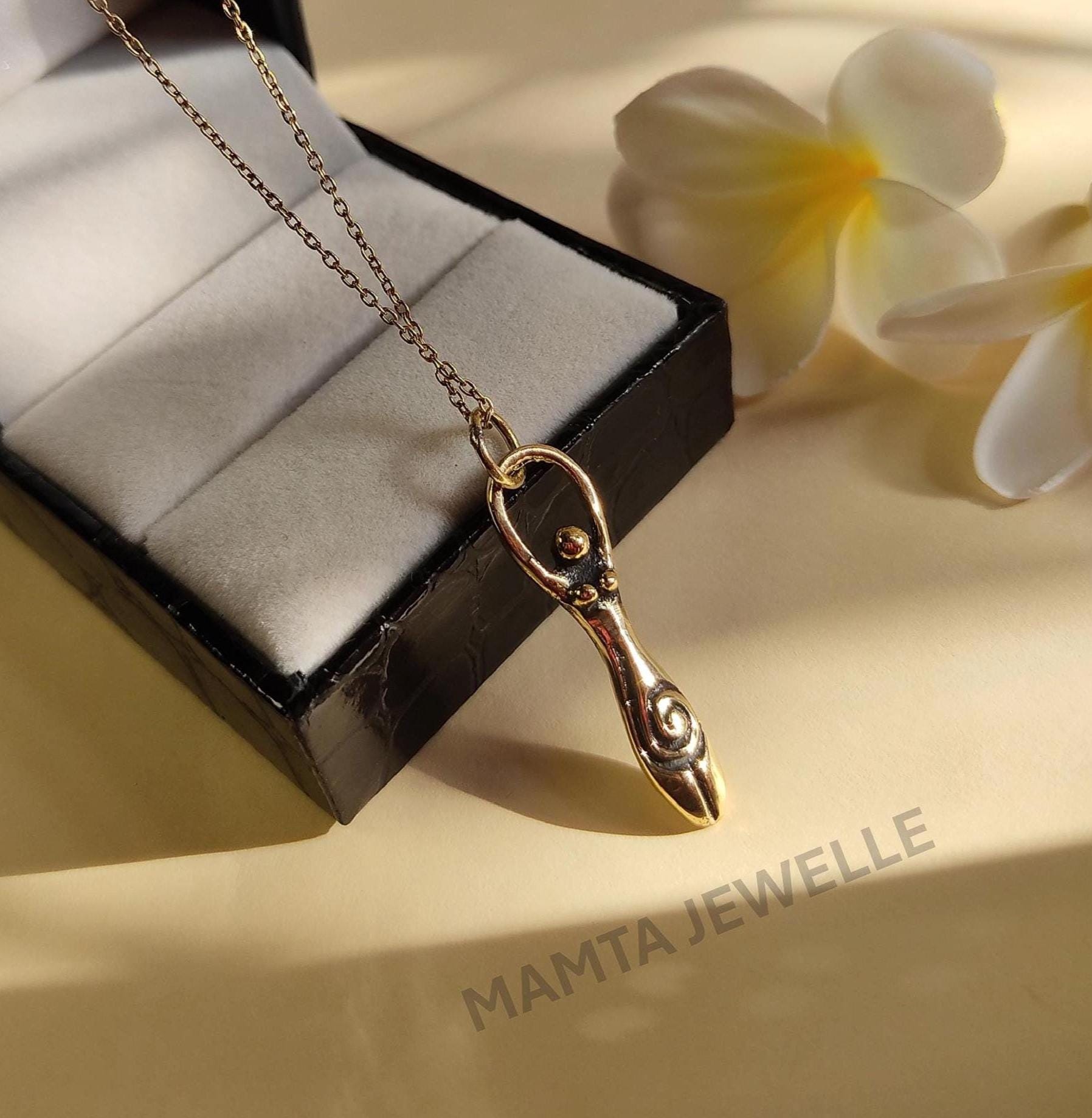 Vintage Fertility Goddess Pendant Necklace – Symbolic Wish Gift Jewelry For Women In Velvet Bag - View #7